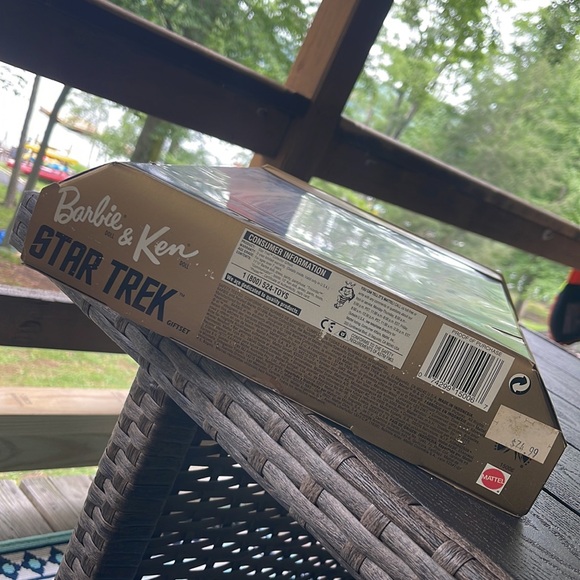 ✨ Collector Edition ~ 30th Anniversary Barbie & Ken Star Trek gift set ✨ - Picture 12 of 14